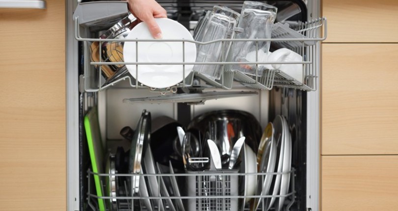 HOW TO AVOID A DISHWASHER CLOG